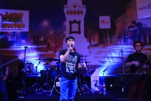 jogja-dengar-radio-penyiar-bernyanyi