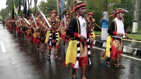 34 Bregada Prajurit Tradisional  Semarakan Kirab Pelangi Budaya Merapi
