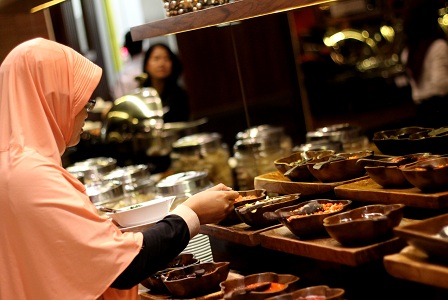 Berbuka Puasa Sambil Beramal di Hotel HARPER Mangkubumi