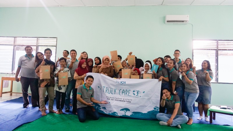 THE 1O1 Yogyakarta Tugu memperingati Hari Gizi Nasional Dengan berbagi kepada Rumah Pengasuh Anak Wilosoprojo